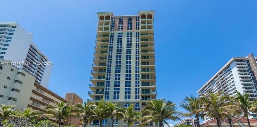 Condo à Hallandale Beach, Floride, 2 chambres  № 2013788