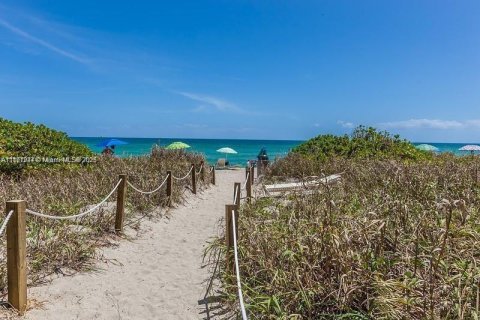 Copropriété à vendre à Hallandale Beach, Floride: 2 chambres, 92.9 m2 № 2013788 - photo 5