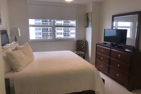 Copropriété à vendre à Hallandale Beach, Floride: 2 chambres, 92.9 m2 № 2013788 - photo 20