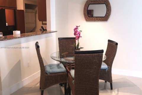 Copropriété à vendre à Hallandale Beach, Floride: 2 chambres, 92.9 m2 № 2013788 - photo 12