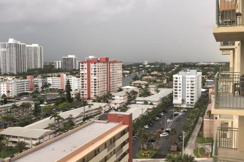 Copropriété à vendre à Hallandale Beach, Floride: 2 chambres, 92.9 m2 № 2013788 - photo 13