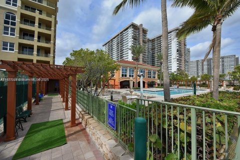 Copropriété à vendre à Hallandale Beach, Floride: 2 chambres, 92.9 m2 № 2013788 - photo 4