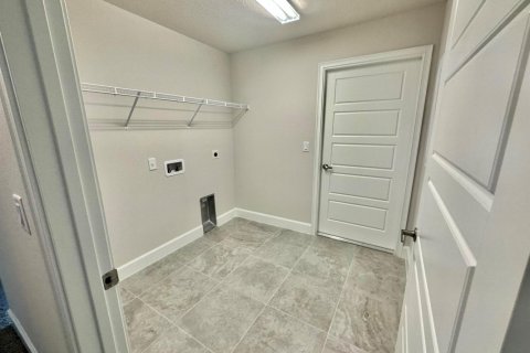 House in Fort Pierce, Florida 3 bedrooms, 164.99 sq.m. № 1224583 - photo 1