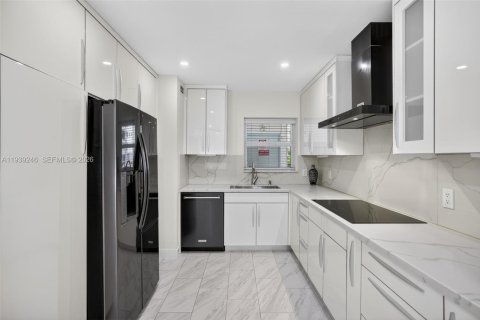 Купить кондоминиум в Халландейл-Бич, Флорида 2 спальни, 111.48м2, № 2006719 - фото 9