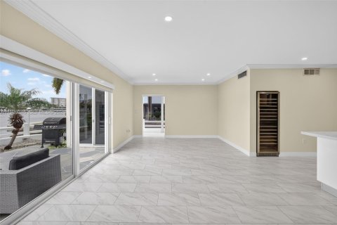 Купить кондоминиум в Халландейл-Бич, Флорида 2 спальни, 111.48м2, № 2006719 - фото 23