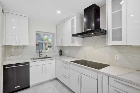 Купить кондоминиум в Халландейл-Бич, Флорида 2 спальни, 111.48м2, № 2006719 - фото 26