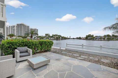 Купить кондоминиум в Халландейл-Бич, Флорида 2 спальни, 111.48м2, № 2006719 - фото 2