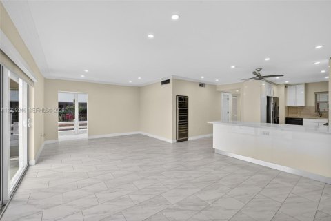 Купить кондоминиум в Халландейл-Бич, Флорида 2 спальни, 111.48м2, № 2006719 - фото 18