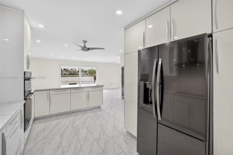 Купить кондоминиум в Халландейл-Бич, Флорида 2 спальни, 111.48м2, № 2006719 - фото 28