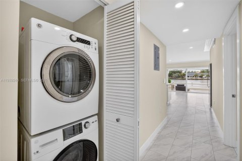 Купить кондоминиум в Халландейл-Бич, Флорида 2 спальни, 111.48м2, № 2006719 - фото 11