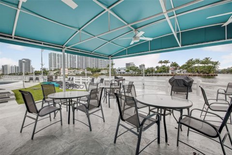 Купить кондоминиум в Халландейл-Бич, Флорида 2 спальни, 111.48м2, № 2006719 - фото 14