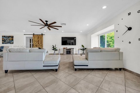 House in Delray Beach, Florida 3 bedrooms, 256.13 sq.m. № 2339962 - photo 9