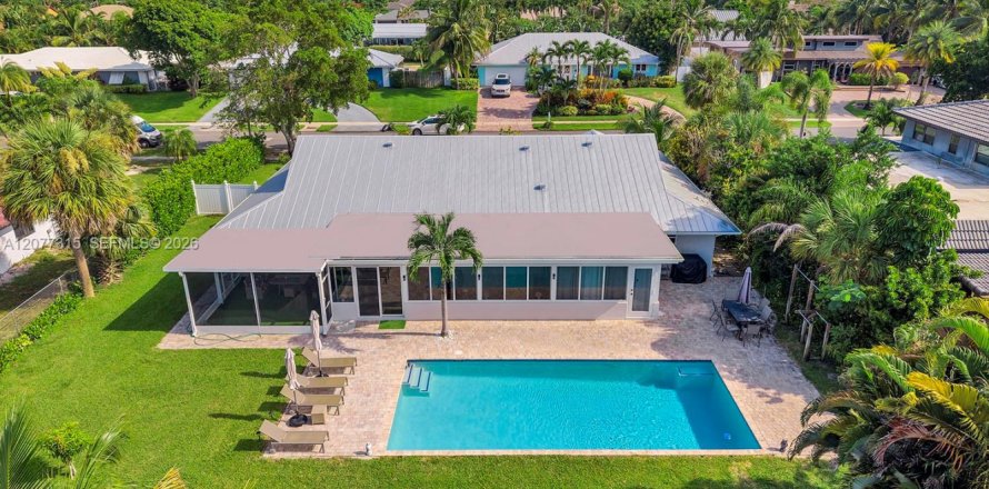 House in Delray Beach, Florida 3 bedrooms, 256.13 sq.m. № 2339962