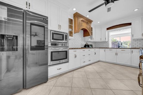House in Delray Beach, Florida 3 bedrooms, 256.13 sq.m. № 2339962 - photo 13