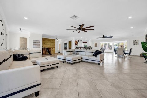 House in Delray Beach, Florida 3 bedrooms, 256.13 sq.m. № 2339962 - photo 11