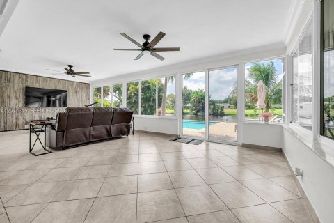 House in Delray Beach, Florida 3 bedrooms, 256.13 sq.m. № 2339962 - photo 18