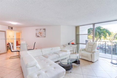Copropriété à louer à Hallandale Beach, Floride: 1 chambre, 81.29 m2 № 2027748 - photo 2