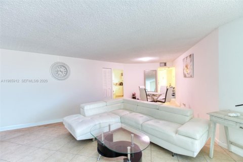 Copropriété à louer à Hallandale Beach, Floride: 1 chambre, 81.29 m2 № 2027748 - photo 5
