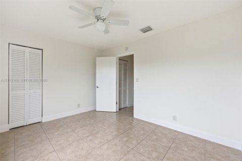 Touwnhouse à louer à Pompano Beach, Floride: 2 chambres, 102.19 m2 № 2431401 - photo 18