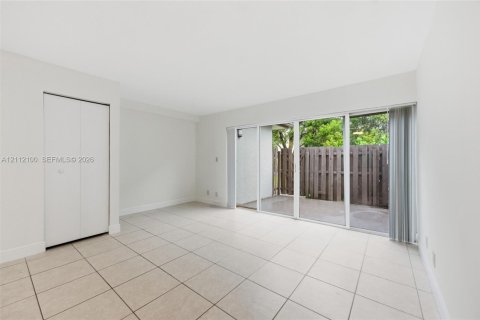 Touwnhouse à louer à Pompano Beach, Floride: 2 chambres, 102.19 m2 № 2431401 - photo 7