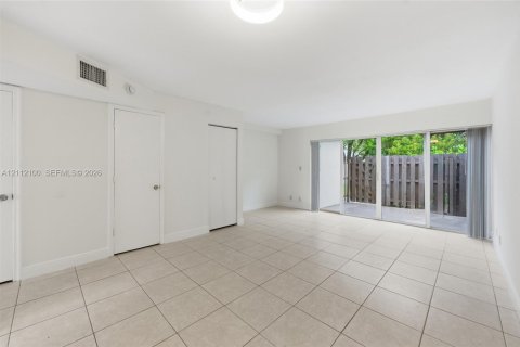 Touwnhouse à louer à Pompano Beach, Floride: 2 chambres, 102.19 m2 № 2431401 - photo 6