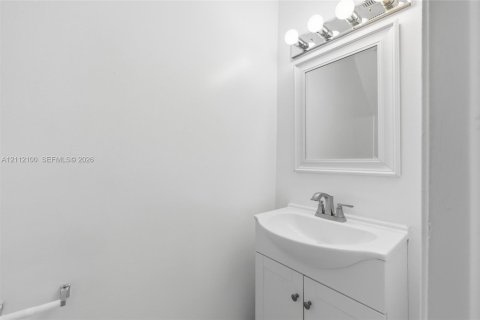 Touwnhouse à louer à Pompano Beach, Floride: 2 chambres, 102.19 m2 № 2431401 - photo 9