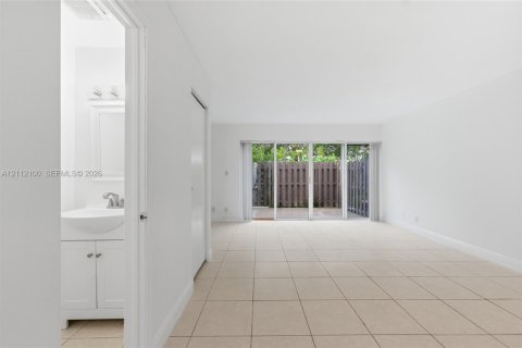 Touwnhouse à louer à Pompano Beach, Floride: 2 chambres, 102.19 m2 № 2431401 - photo 8
