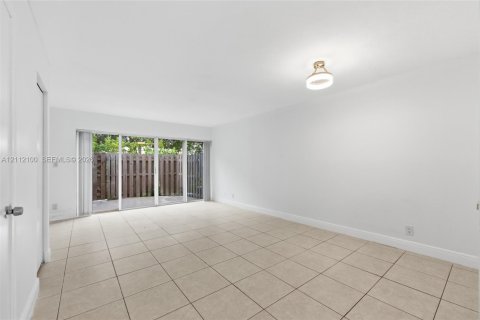 Touwnhouse à louer à Pompano Beach, Floride: 2 chambres, 102.19 m2 № 2431401 - photo 3