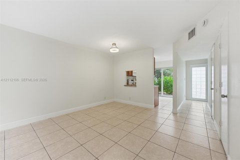 Touwnhouse à louer à Pompano Beach, Floride: 2 chambres, 102.19 m2 № 2431401 - photo 2