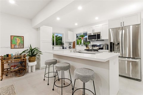 House in Pompano Beach, Florida 4 bedrooms, 149.94 sq.m. № 1492211 - photo 5