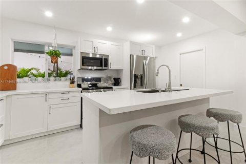 House in Pompano Beach, Florida 4 bedrooms, 149.94 sq.m. № 1492211 - photo 6