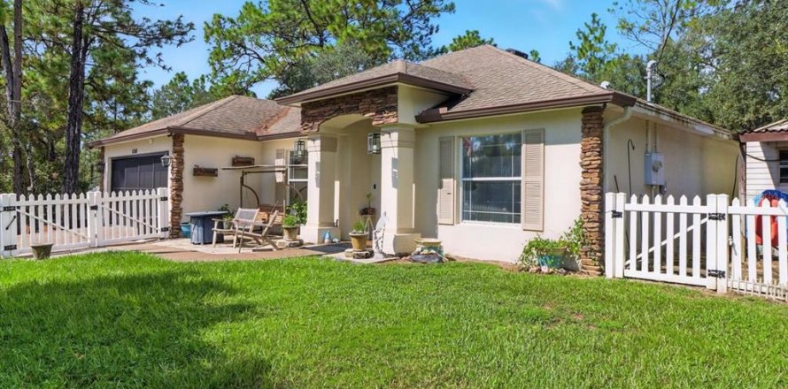 Villa ou maison à Citrus Springs, Floride 4 chambres, 194.44 m2 № 1916838