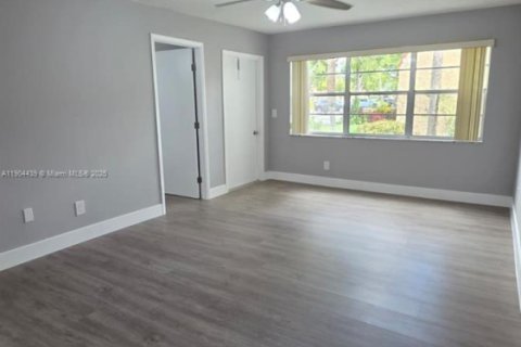 Copropriété à louer à West Palm Beach, Floride: 1 chambre, 55.74 m2 № 1955435 - photo 1