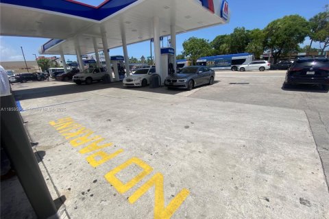 Propiedad comercial en venta en Miami, Florida № 1888127 - foto 1