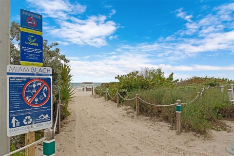 Condominio en venta en Miami Beach, Florida, 18.58 m2 № 1962960 - foto 29