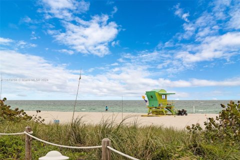 Condominio en venta en Miami Beach, Florida, 18.58 m2 № 1962960 - foto 28