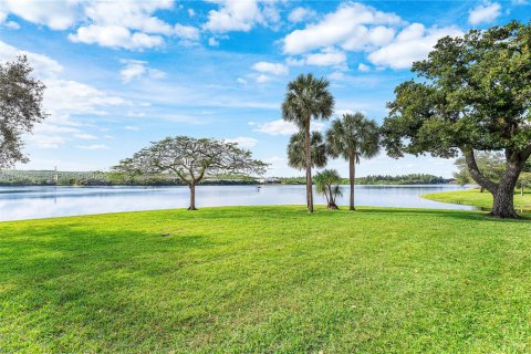 Купить кондоминиум в Дирфилд-Бич, Флорида 2 спальни, 102.19м2, № 2006873 - фото 30