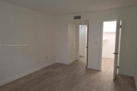 Copropriété à vendre à Miami, Floride: 1 chambre, 79.34 m2 № 1939322 - photo 11