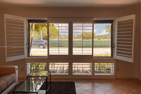 Купить виллу или дом в Холливуд, Флорида 3 спальни, 172.15м2, № 1924867 - фото 2