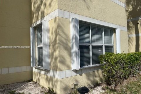 Condo in Sunrise, Florida, 1 bedroom  № 2069584 - photo 15