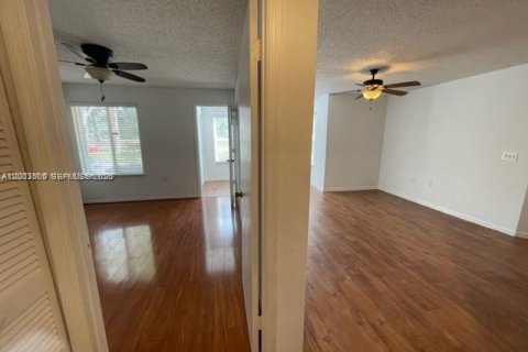 Condo in Sunrise, Florida, 1 bedroom  № 2069584 - photo 12