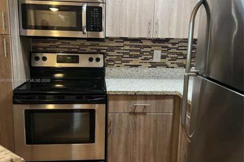 Condo in Sunrise, Florida, 1 bedroom  № 2069584 - photo 2