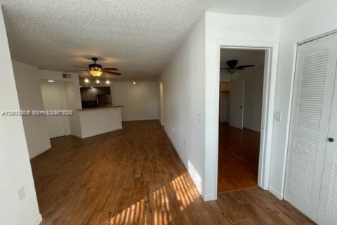 Condo in Sunrise, Florida, 1 bedroom  № 2069584 - photo 7