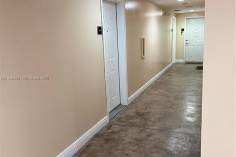 Condo in Miami, Florida, 2 bedrooms  № 1994542 - photo 6