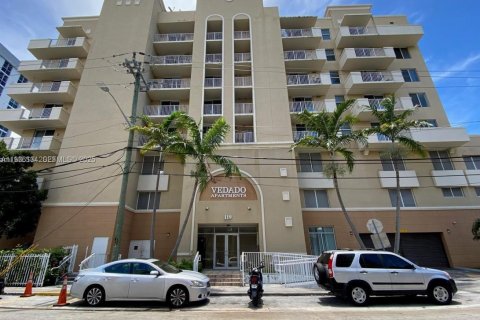 Condo in Miami, Florida, 2 bedrooms  № 1994542 - photo 1