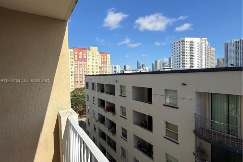 Condo in Miami, Florida, 2 bedrooms  № 1994542 - photo 18