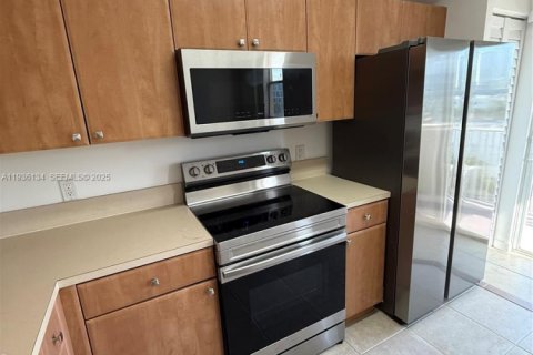 Condo in Miami, Florida, 2 bedrooms  № 1994542 - photo 16