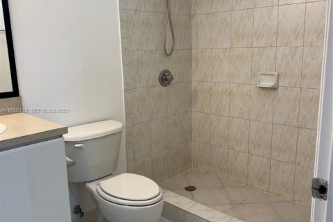 Condo in Miami, Florida, 2 bedrooms  № 1994542 - photo 8