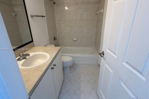Condo in Miami, Florida, 2 bedrooms  № 1994542 - photo 20