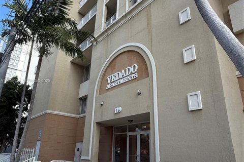 Condo in Miami, Florida, 2 bedrooms  № 1994542 - photo 2